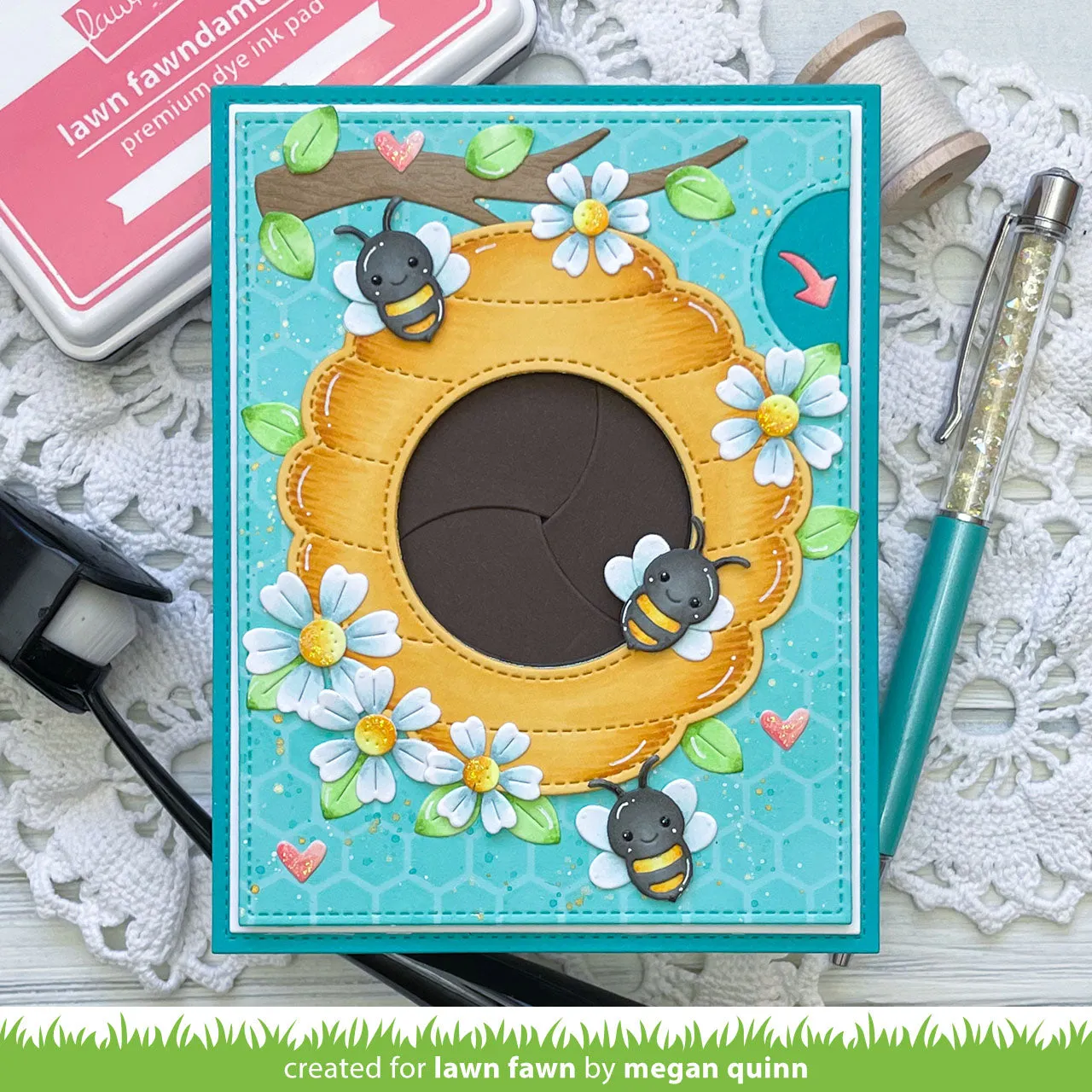 Lawn Fawn Magic Iris Beehive Add-On Stanzschablonen Biene