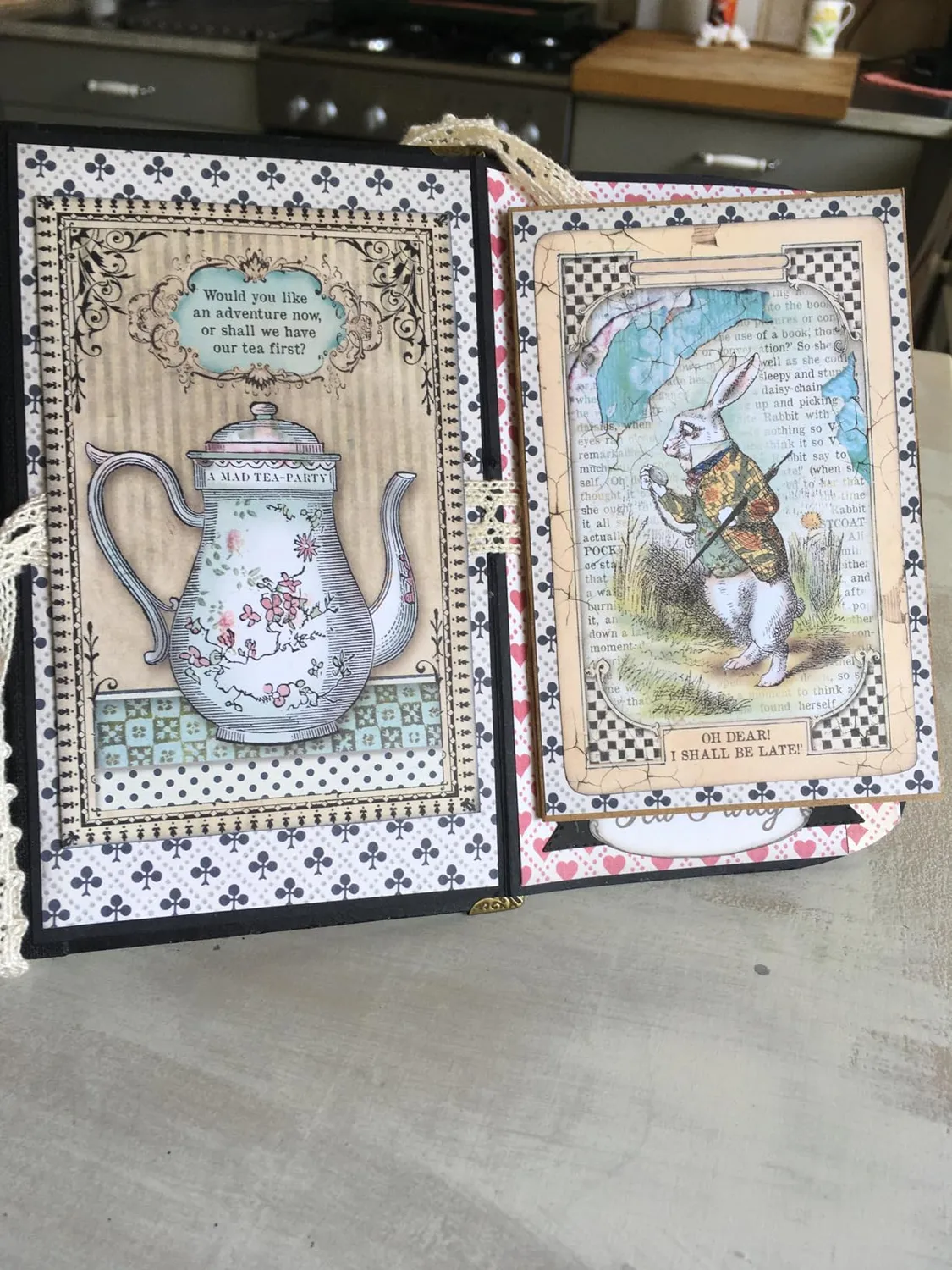 Stamperia Alice SBBL52 Scrapbookpapier 30,5x30,5cm 10 Blatt