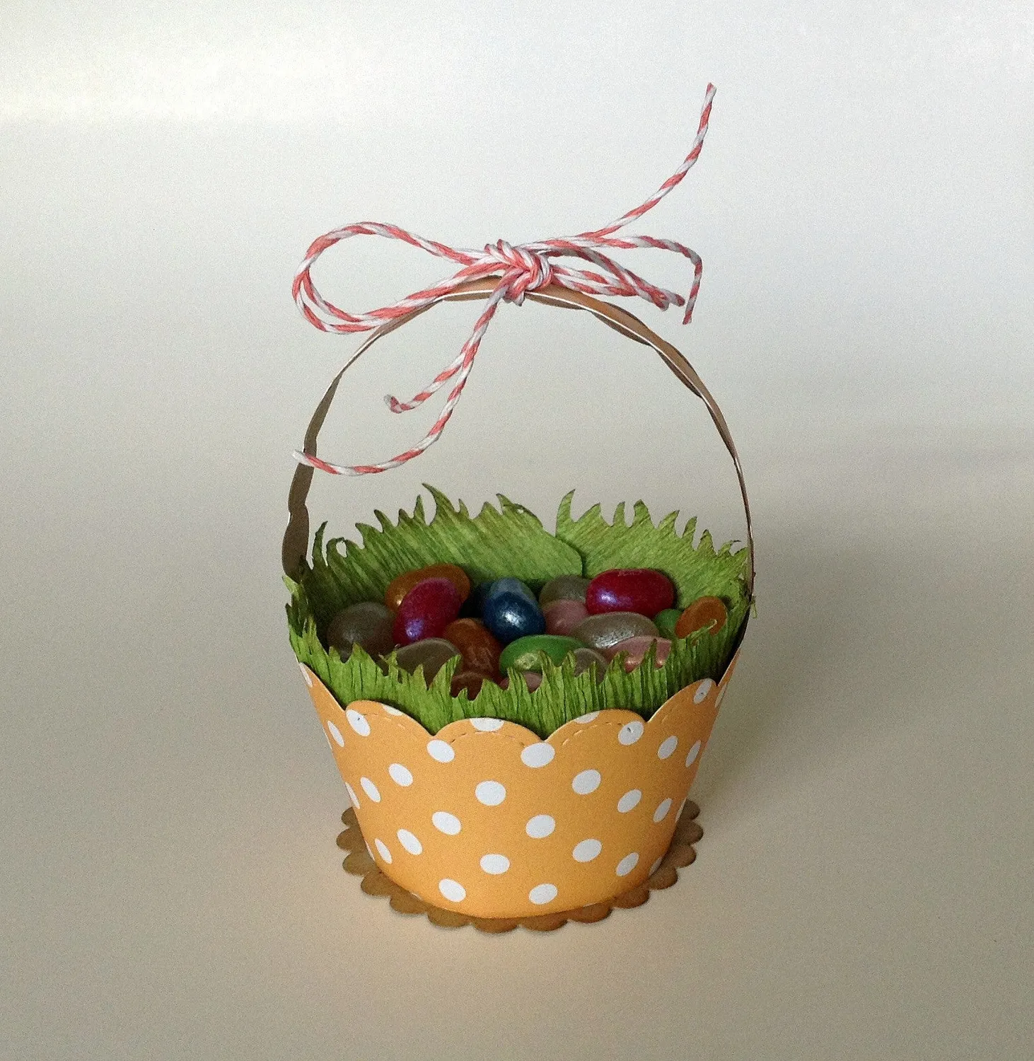 Lawn Fawn Stitched Scalloped Cupcake Wrapper Stanze